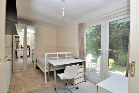 32 Homestall, Guildford, GU2 8JT