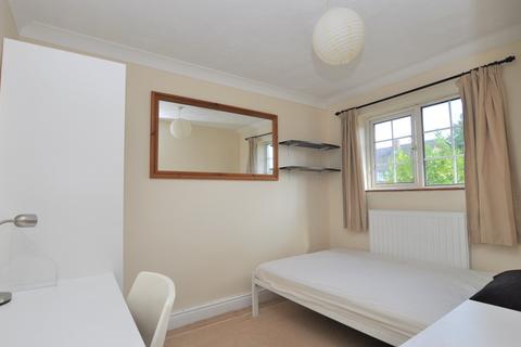 32 Homestall, Guildford, GU2 8JT