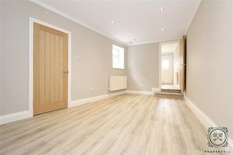 Studio to rent - High Road, South Woodford, London, E18