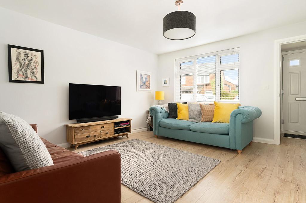King James Way, HenleyonThames 3 bed link detached house £600,000