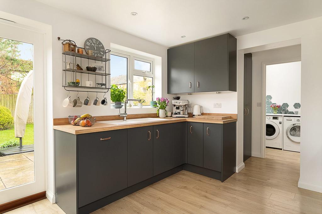 King James Way, HenleyonThames 3 bed link detached house £600,000