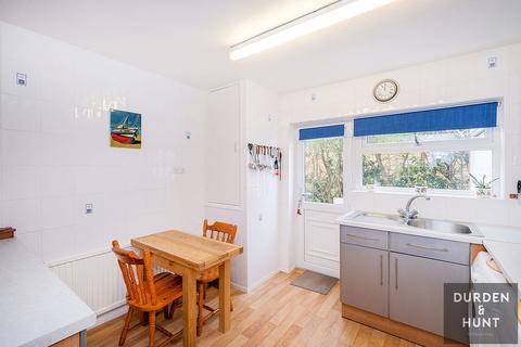 Kemsing Bournebridge Lane, Stapleford Abbotts, Romford, RM4 1LT