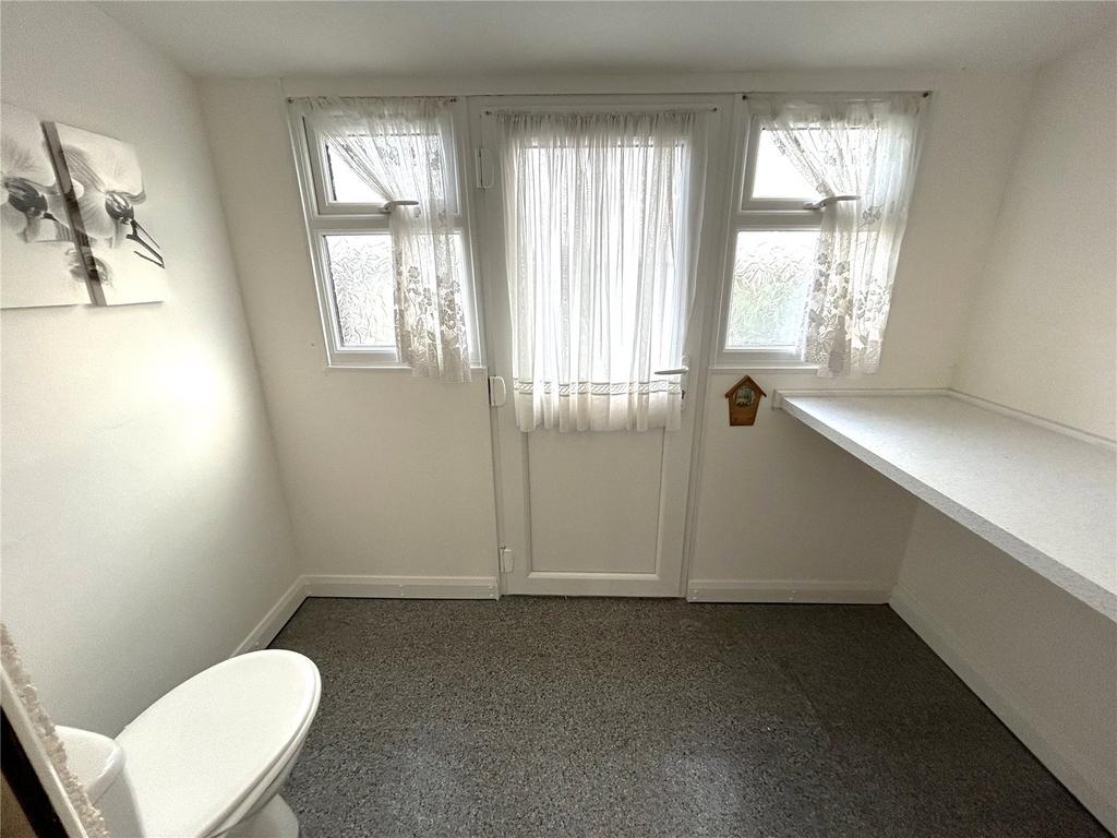 Highbridge Road, BurnhamonSea, Somerset, TA8 2 bed terraced house for