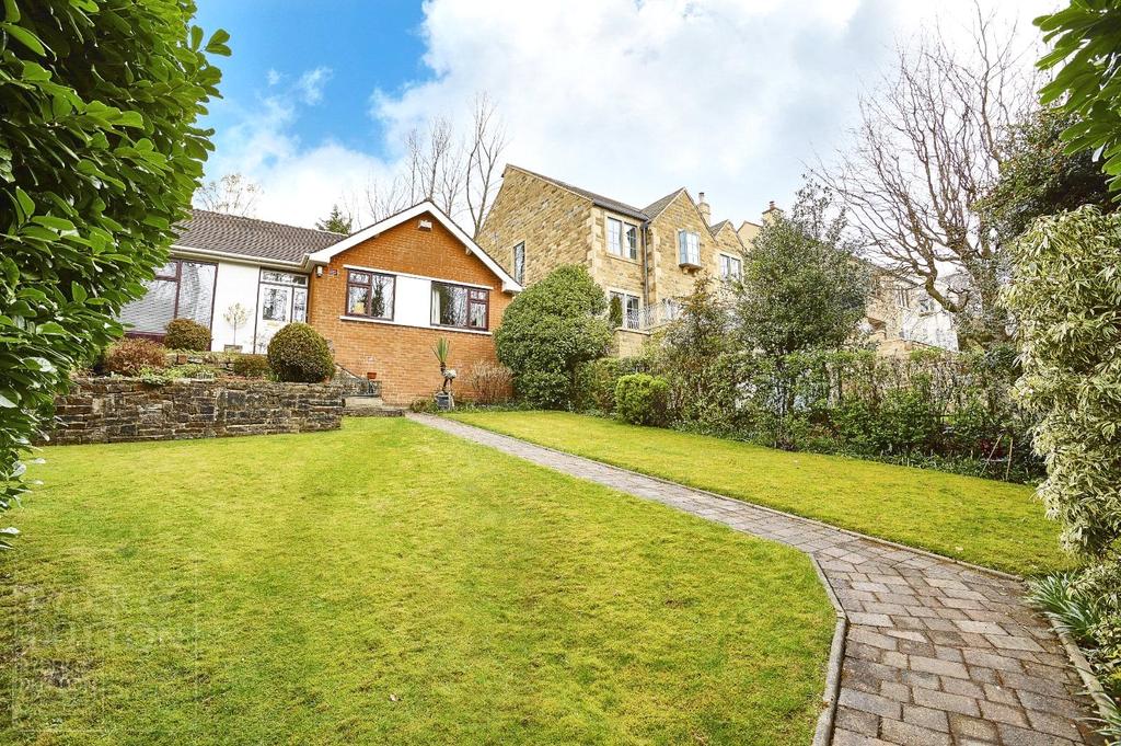 Ryefields Drive, Uppermill, Saddleworth, OL3 3 bed bungalow £1,600