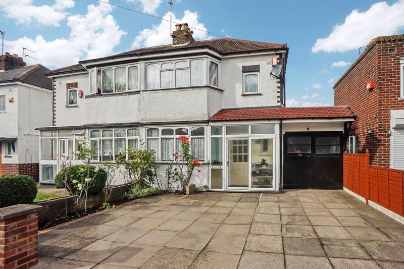 Walsall Road, West Bromwich 3 bed semidetached house £950 pcm (£219 pw)
