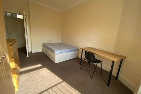 3 bedroom flat to rent - 25D Perth Road, ,