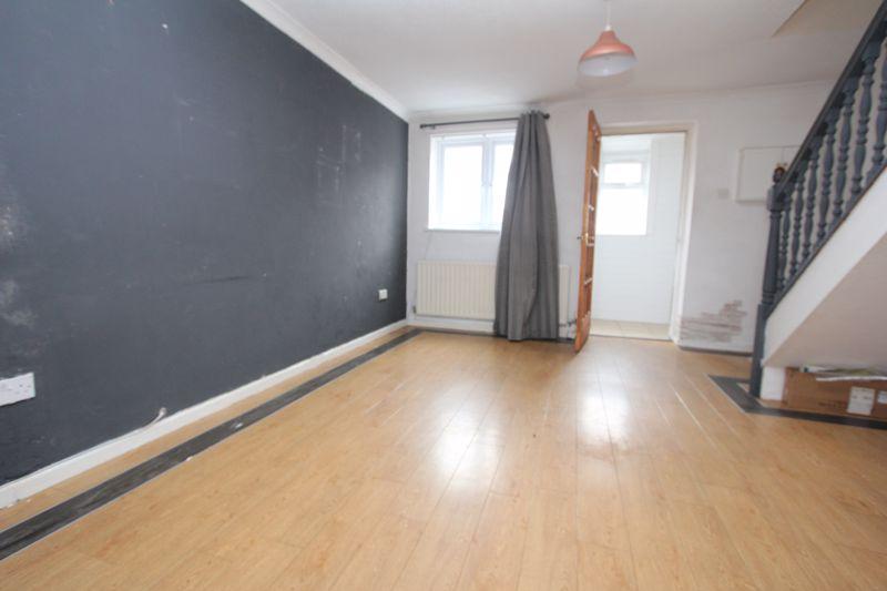 Guthrie Street, Barry 2 bed semidetached house £165,000