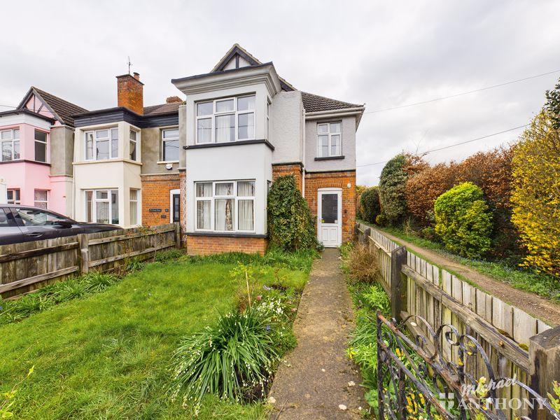 Station Road, Stoke Mandeville 4 bed semidetached house £425,000