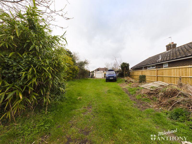 Station Road, Stoke Mandeville 4 bed semidetached house £425,000