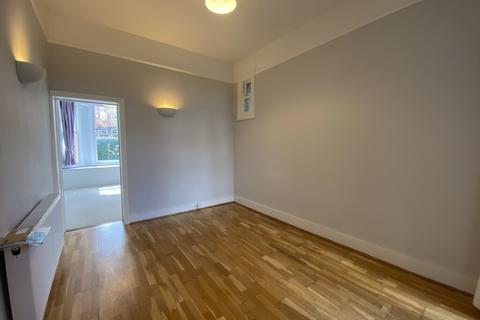 2 bedroom ground floor flat to rent - 31a Haydon Park Road London SW19 8JQ