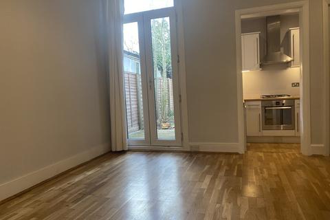 2 bedroom ground floor flat to rent - 31a Haydon Park Road London SW19 8JQ