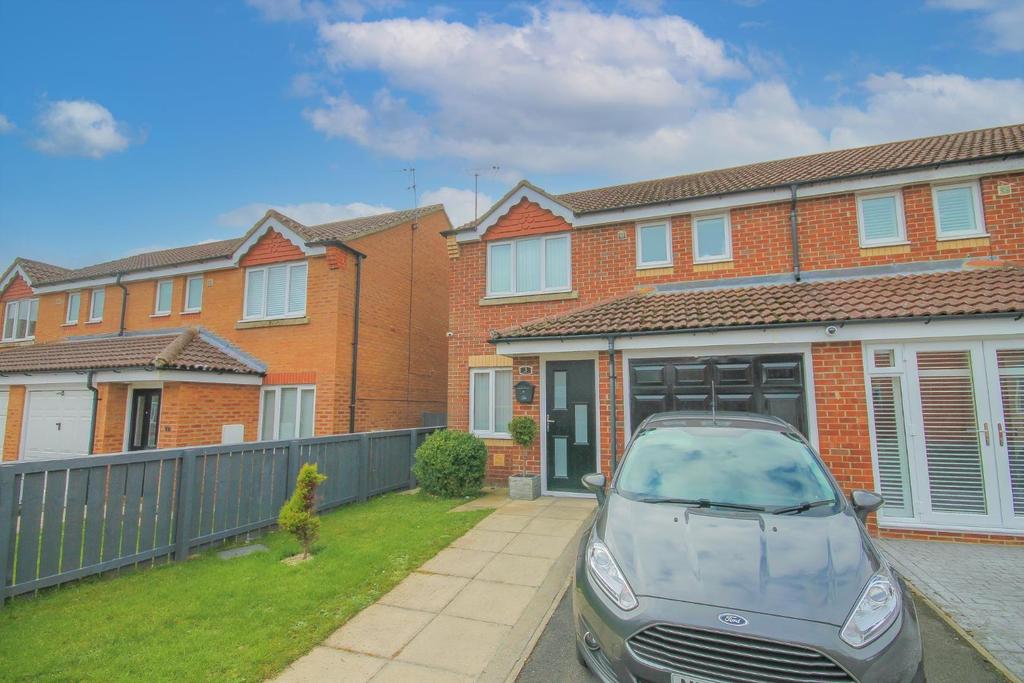 Robinson Close, Willington, Crook 3 bed semidetached house £145,000