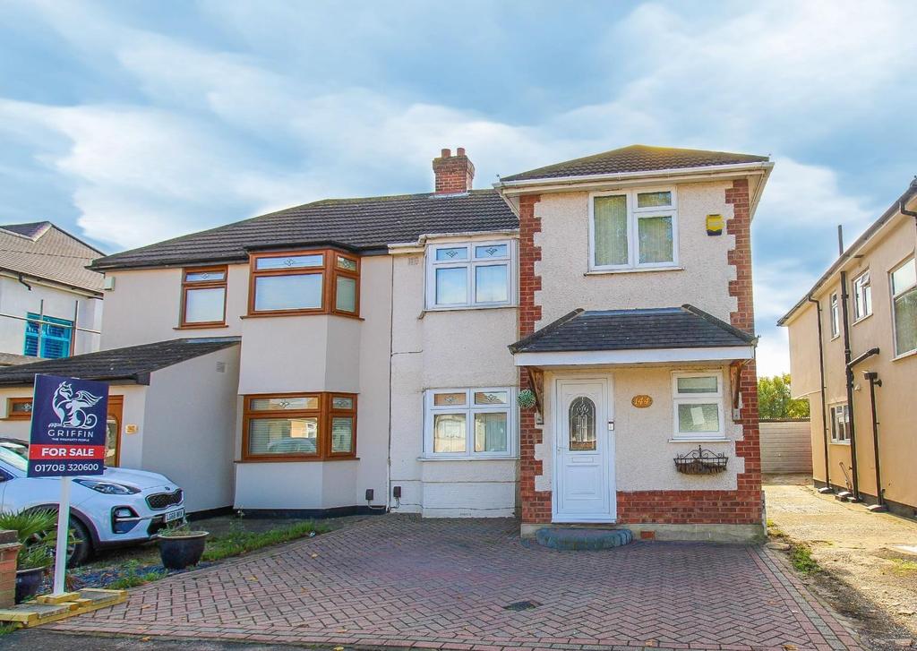 Warren Drive, Hornchurch 4 bed semidetached house £525,000