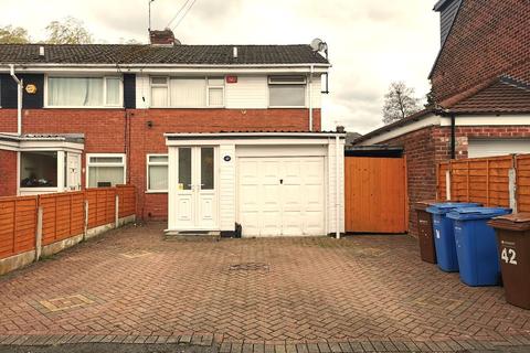 3 bedroom semi-detached house for sale - Macauley Road, Stockport, SK5