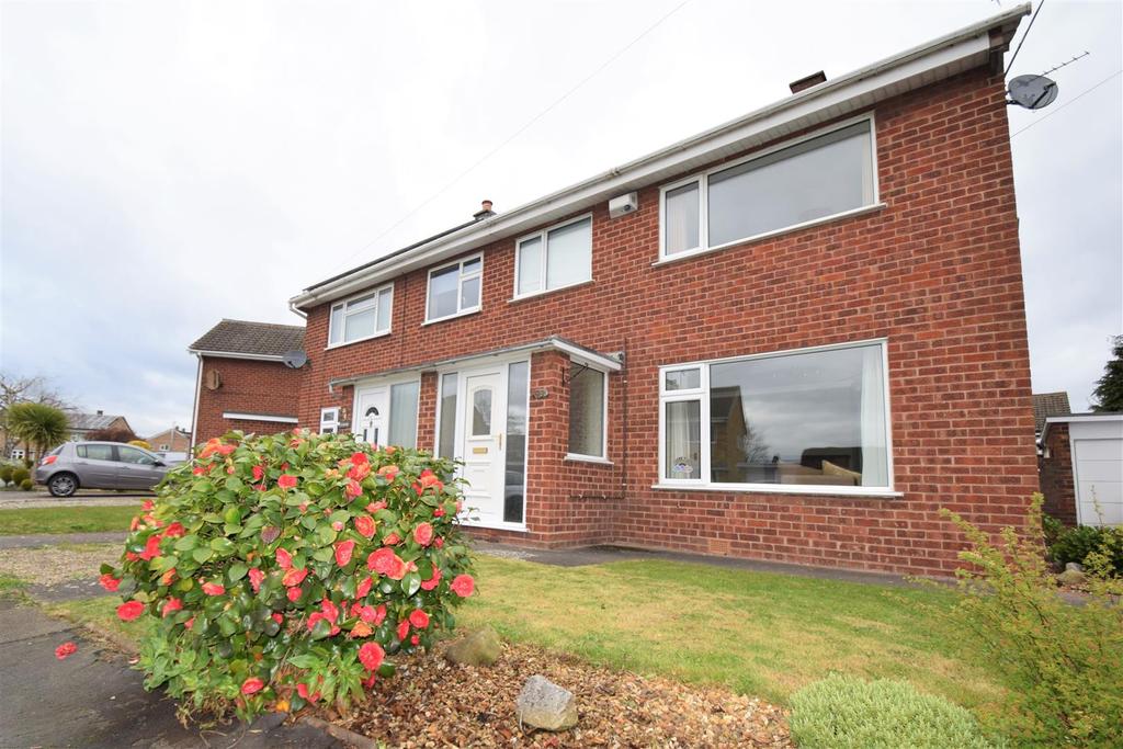 Conway Drive, Monkmoor, Shrewsbury 3 bed semidetached house £995 pcm