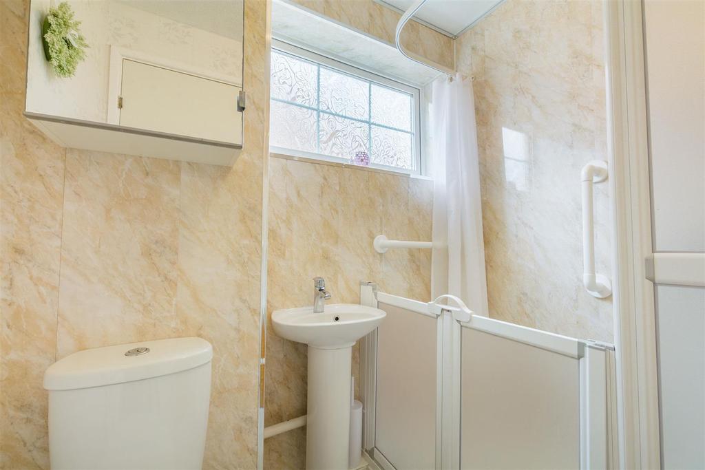 Bathroom (1)-HDR copy.jpg