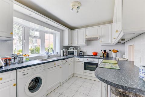 30 Berkeley Square, Worthing, BN11 5AF