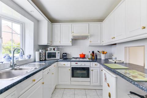 30 Berkeley Square, Worthing, BN11 5AF