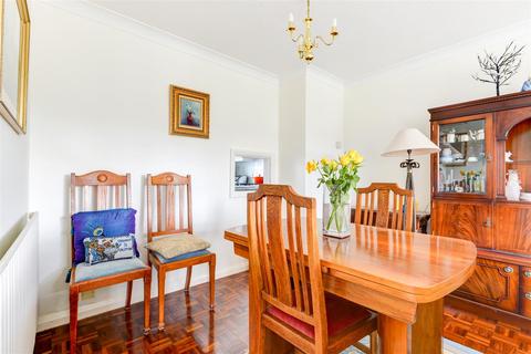 30 Berkeley Square, Worthing, BN11 5AF