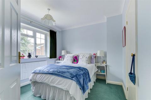 30 Berkeley Square, Worthing, BN11 5AF