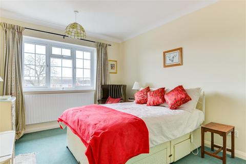 30 Berkeley Square, Worthing, BN11 5AF