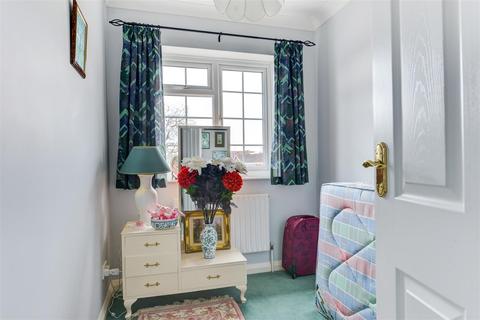 30 Berkeley Square, Worthing, BN11 5AF