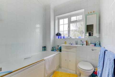 30 Berkeley Square, Worthing, BN11 5AF