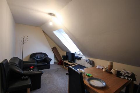 3 bedroom flat to rent - Roundhill Crescent, Brighton