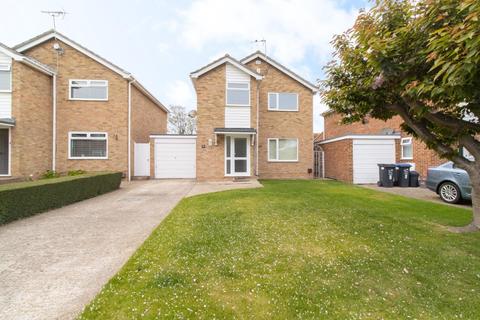3 bedroom detached house for sale - Selwyn Drive, Broadstairs
