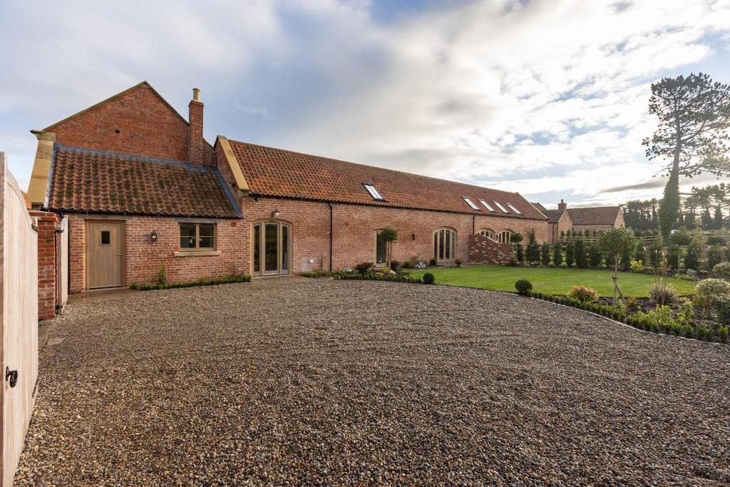 10 Blacksmiths Cottage External-1.jpg