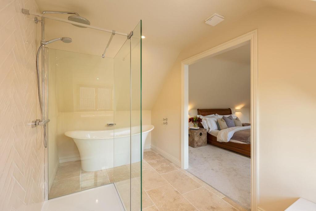 2 Blacksmiths Cottage Bedroom 1-12.jpg