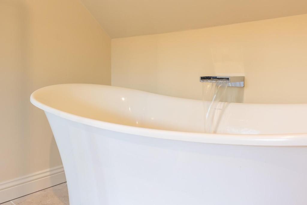 5 Blacksmiths Cottage Bedroom 1-16.jpg