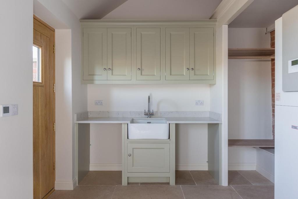 20 Blacksmiths Cottage Utility Room-2.jpg