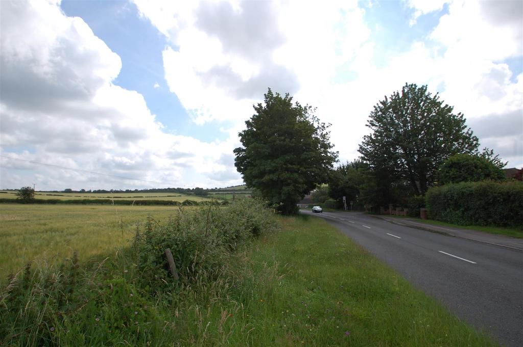 Fieldview, Chalton Lane, Clanfield. 2 bed flat £210,000