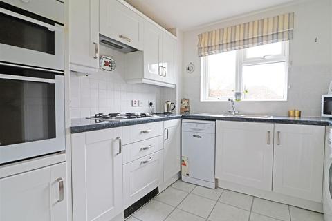 2 Birch Way, Redhill, RH1 6RQ