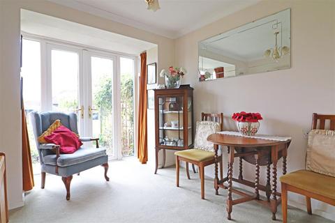 2 Birch Way, Redhill, RH1 6RQ