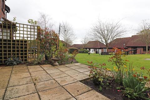 2 Birch Way, Redhill, RH1 6RQ