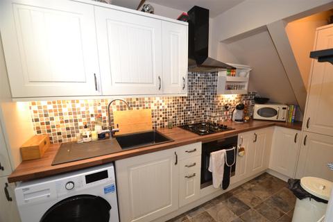 9 Back Fold, Clayton, Bradford, BD14 6BW