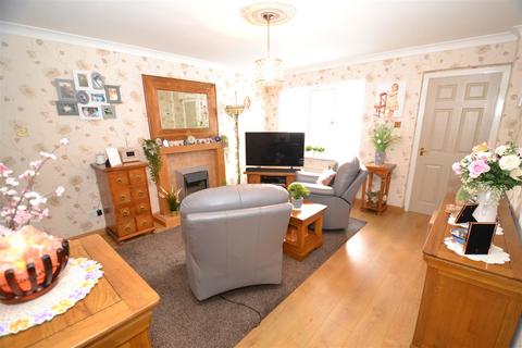 50 Ashlar Grove, Queensbury, Bradford, BD13 2SP