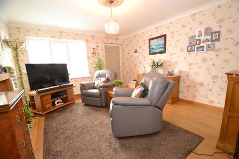 50 Ashlar Grove, Queensbury, Bradford, BD13 2SP