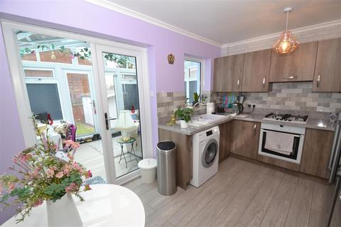 50 Ashlar Grove, Queensbury, Bradford, BD13 2SP
