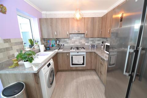 50 Ashlar Grove, Queensbury, Bradford, BD13 2SP