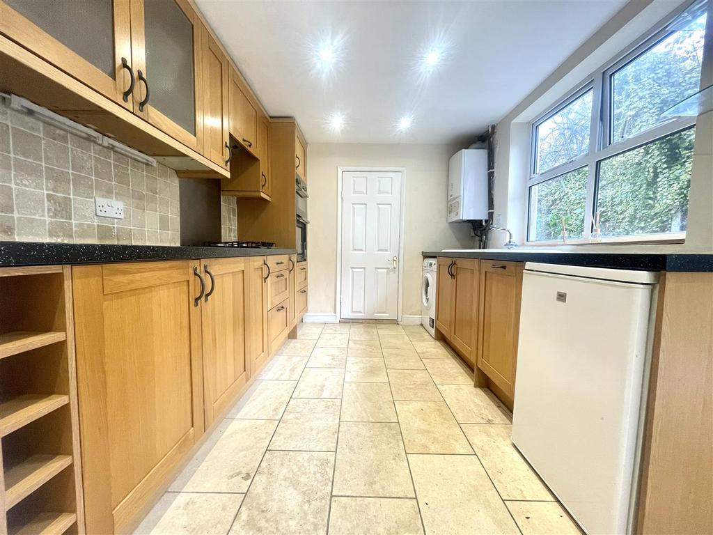 King Edward Road, Waltham Cross 3 bed house £1,600 pcm (£369 pw)
