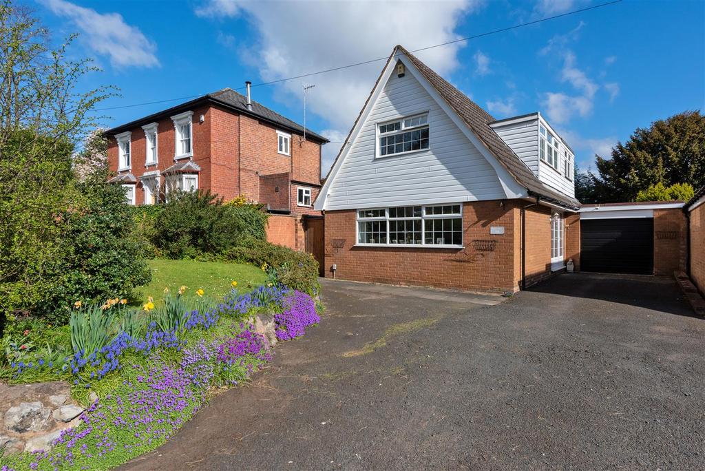 Lawnswood Road, Wordsley, Stourbridge 3 bed link detached house £350,000