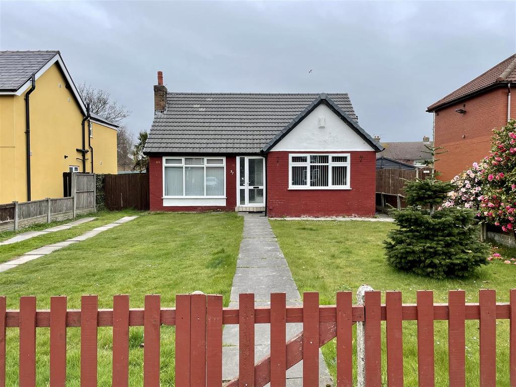 Snape Green, Scarisbrick, Southport 2 bed bungalow £250,000
