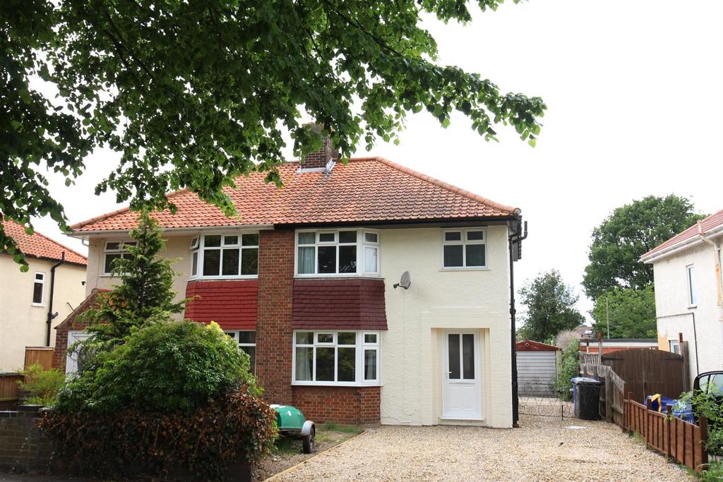 Higher Drive, Lowestoft 3 bed house £800 pcm (£185 pw)