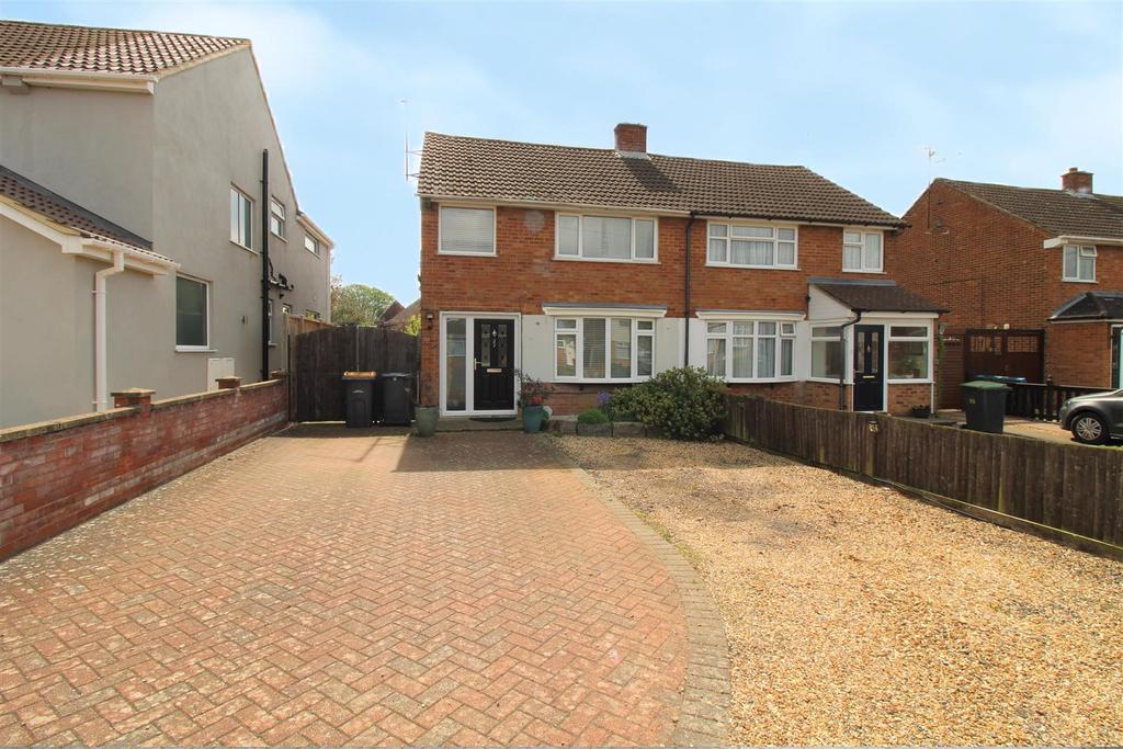 Wingfield Road, Bromham, Bedford 3 bed semidetached house £390,000