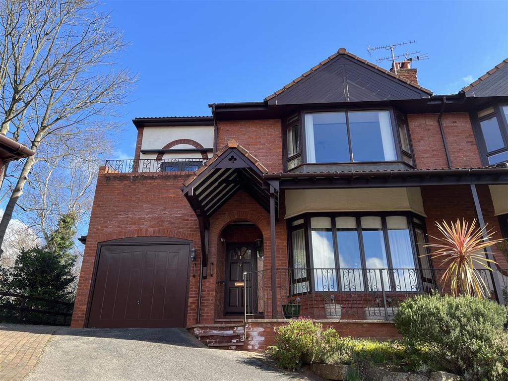 Queens Park, Pipers Lane, Heswall 2 bed apartment for sale £350,000