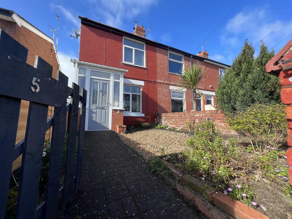 Chapel Road, Hoylake, Wirral 2 bed end of terrace house £220,000