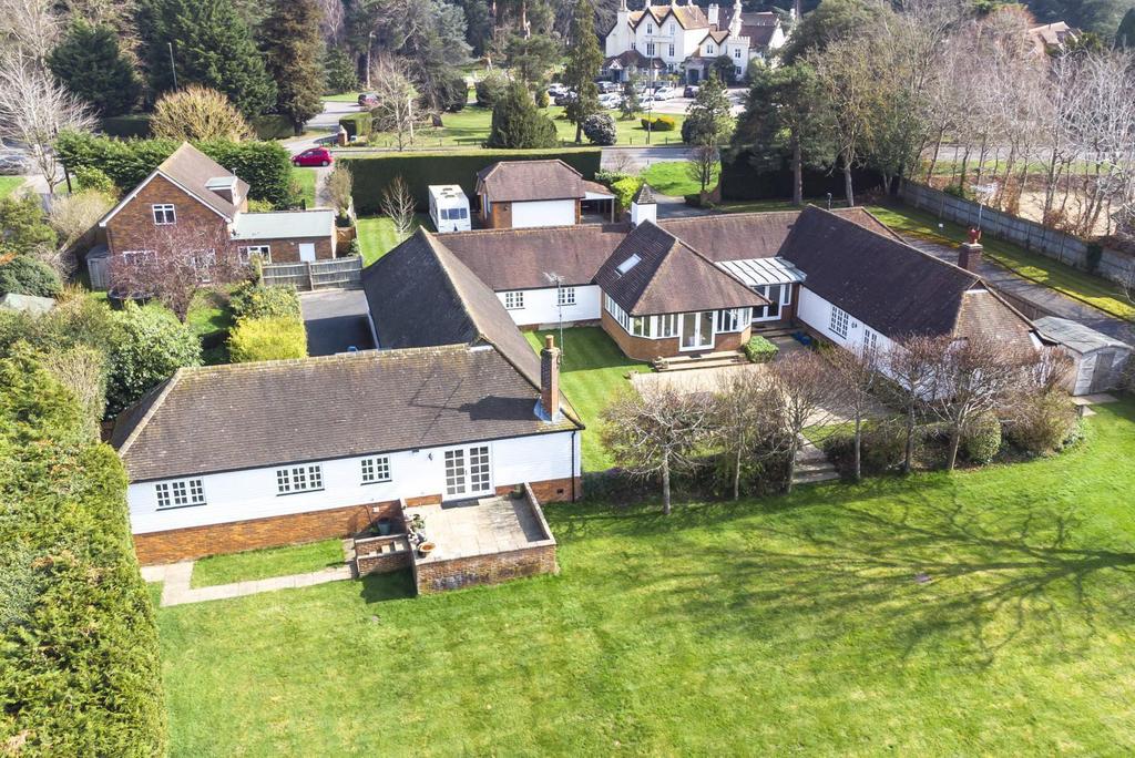 Perry Hill, Worplesdon, Guildford, GU3 6 bed detached house £1,950,000